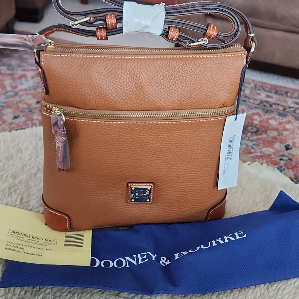 Beautiful NWT Dooney & Bourke Carmel Pebbled Leather Double Zip Crossbody Bag 🤎
